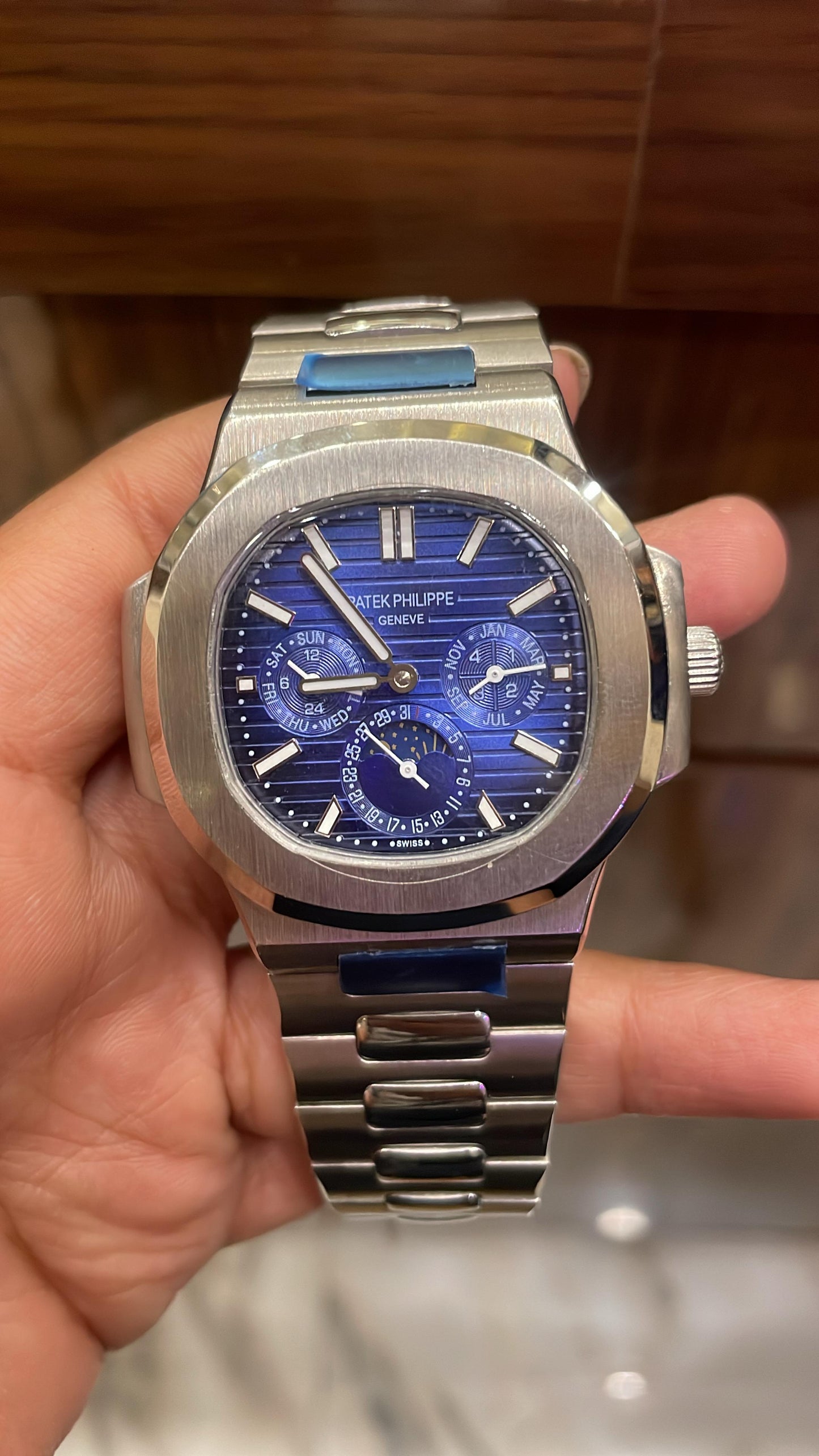 nautilous watch
