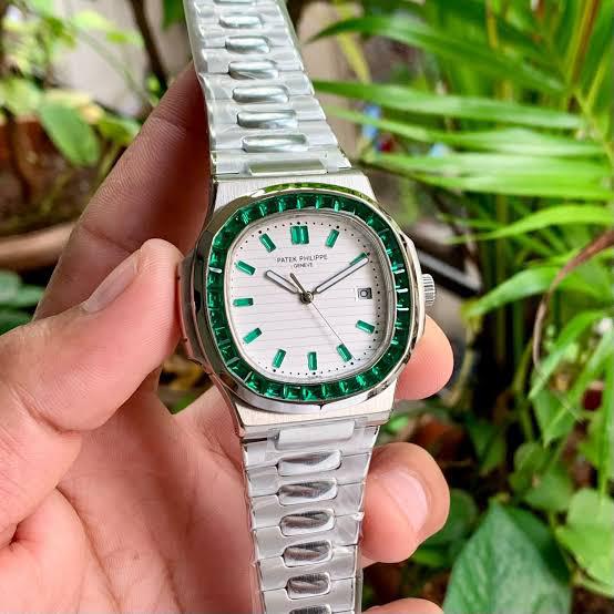 Nautilus 5711/111P-010 Diamond Edition