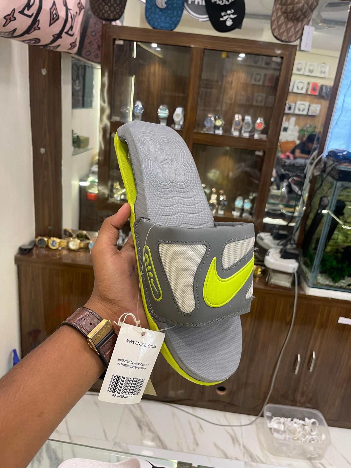 SLIPPER